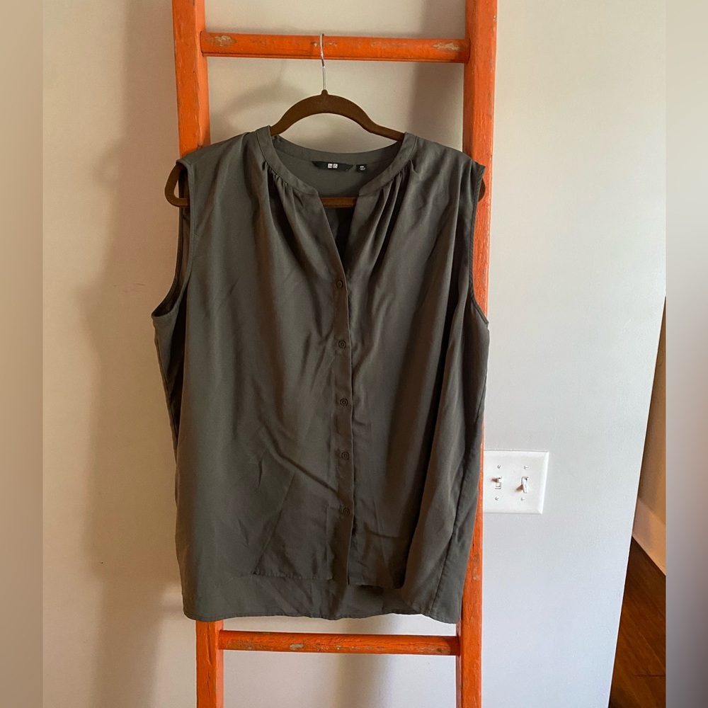 Uniqlo loose tank in slate grey/green